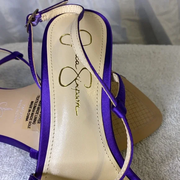 Jessica Simpson Pyine strappy heels NWOT sz. 7. Purple, triangular heel - Picture 6 of 7